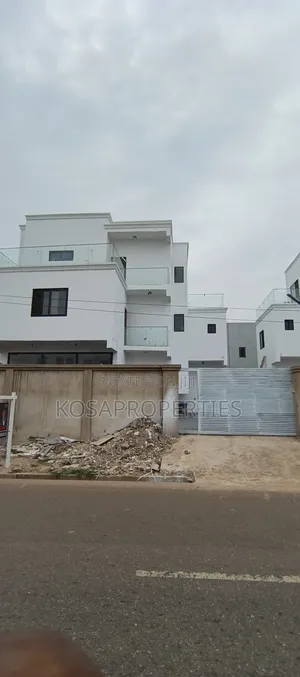 4bdrm House in Adjiringanor, Adjiriganor for sale