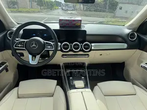 Mercedes-Benz GLB-Class 2023 White