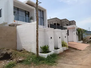 Furnished 5bdrm House in School Junction for sale