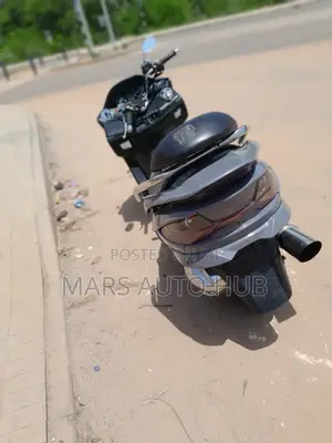 Suzuki Burgman 2015 Gray