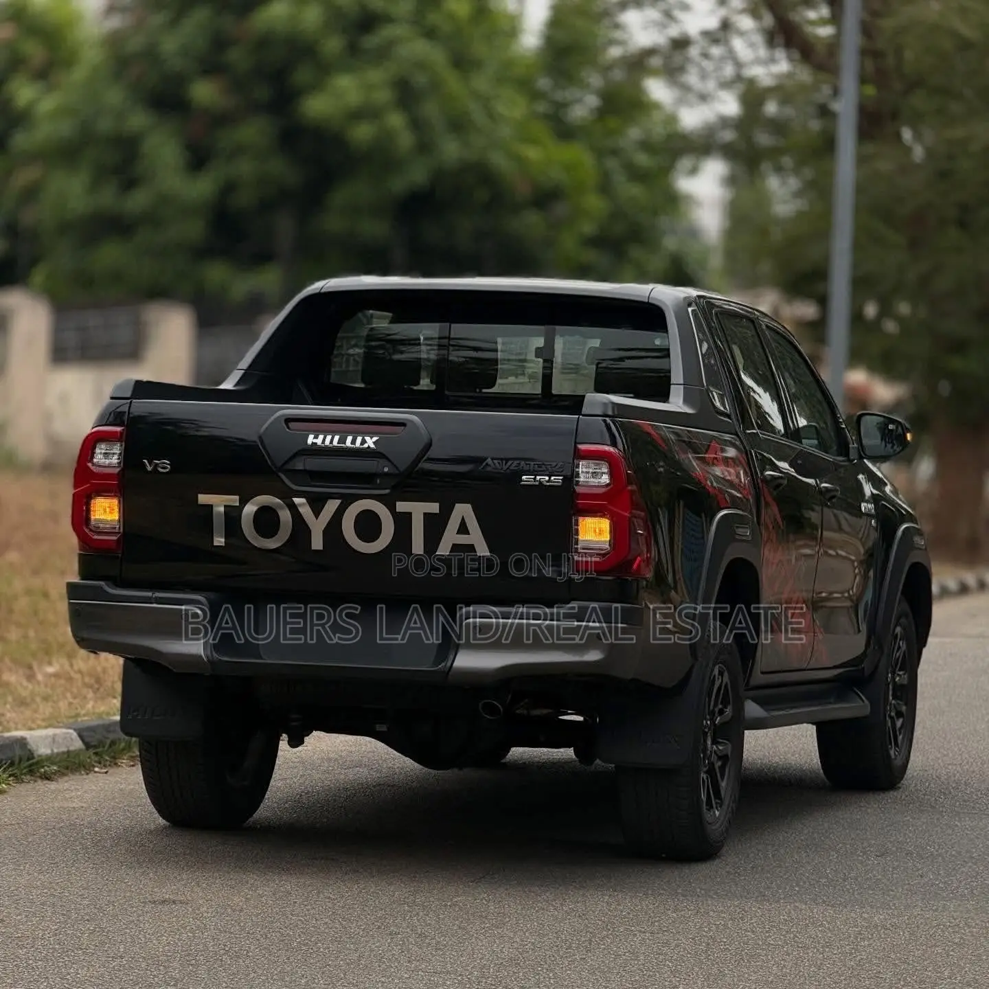 New Toyota Hilux 2025 Black