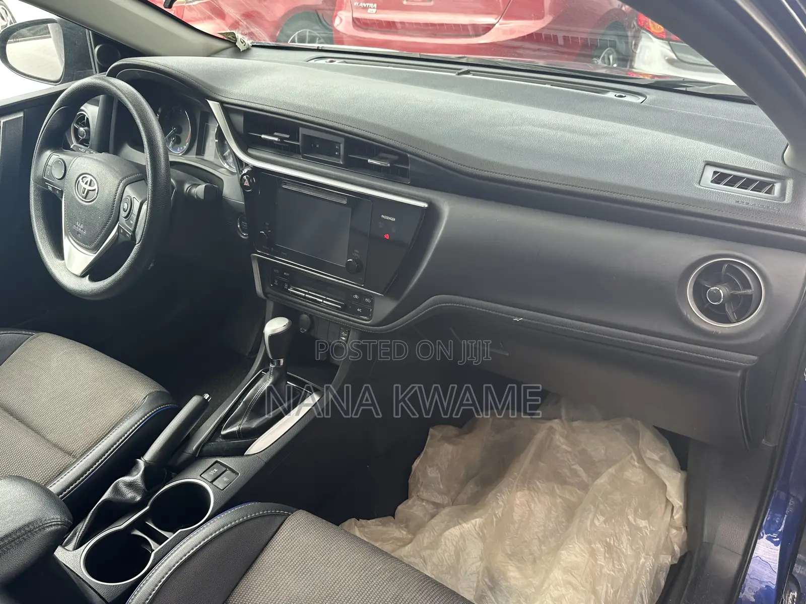 Toyota Corolla SE (1.8L 4cyl 6M) 2018 Blue