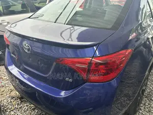 Toyota Corolla SE (1.8L 4cyl 6M) 2018 Blue