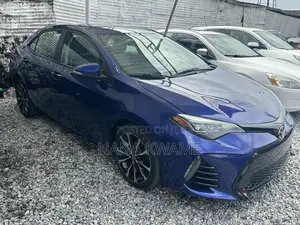 Toyota Corolla SE (1.8L 4cyl 6M) 2018 Blue