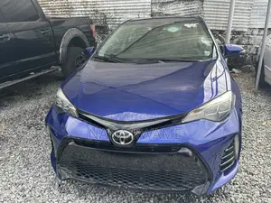 Toyota Corolla SE (1.8L 4cyl 6M) 2018 Blue