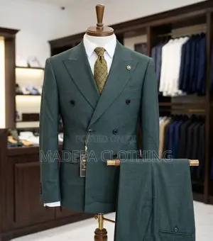 Luxury Dark Green Men’S Suit-Double Breasted Design