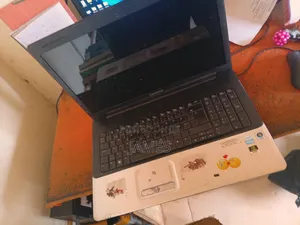 Laptop Compaq 4GB Intel HDD+SSD 500GB