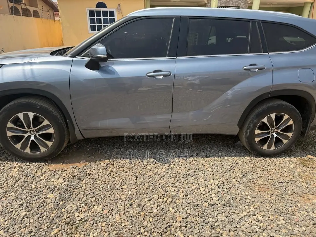 Toyota Highlander XLE AWD 2024 Gray