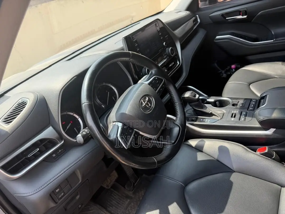 Toyota Highlander XLE AWD 2024 Gray
