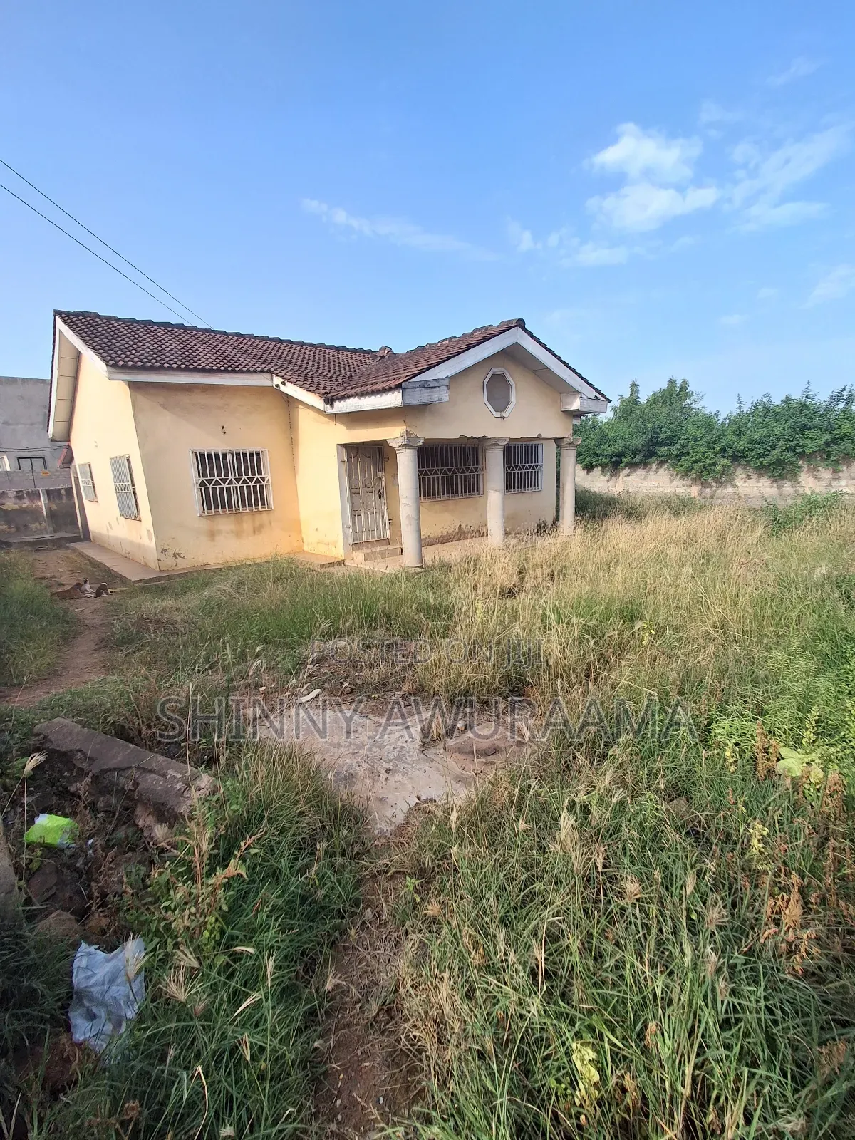 Estate Land in School Junction for Sale