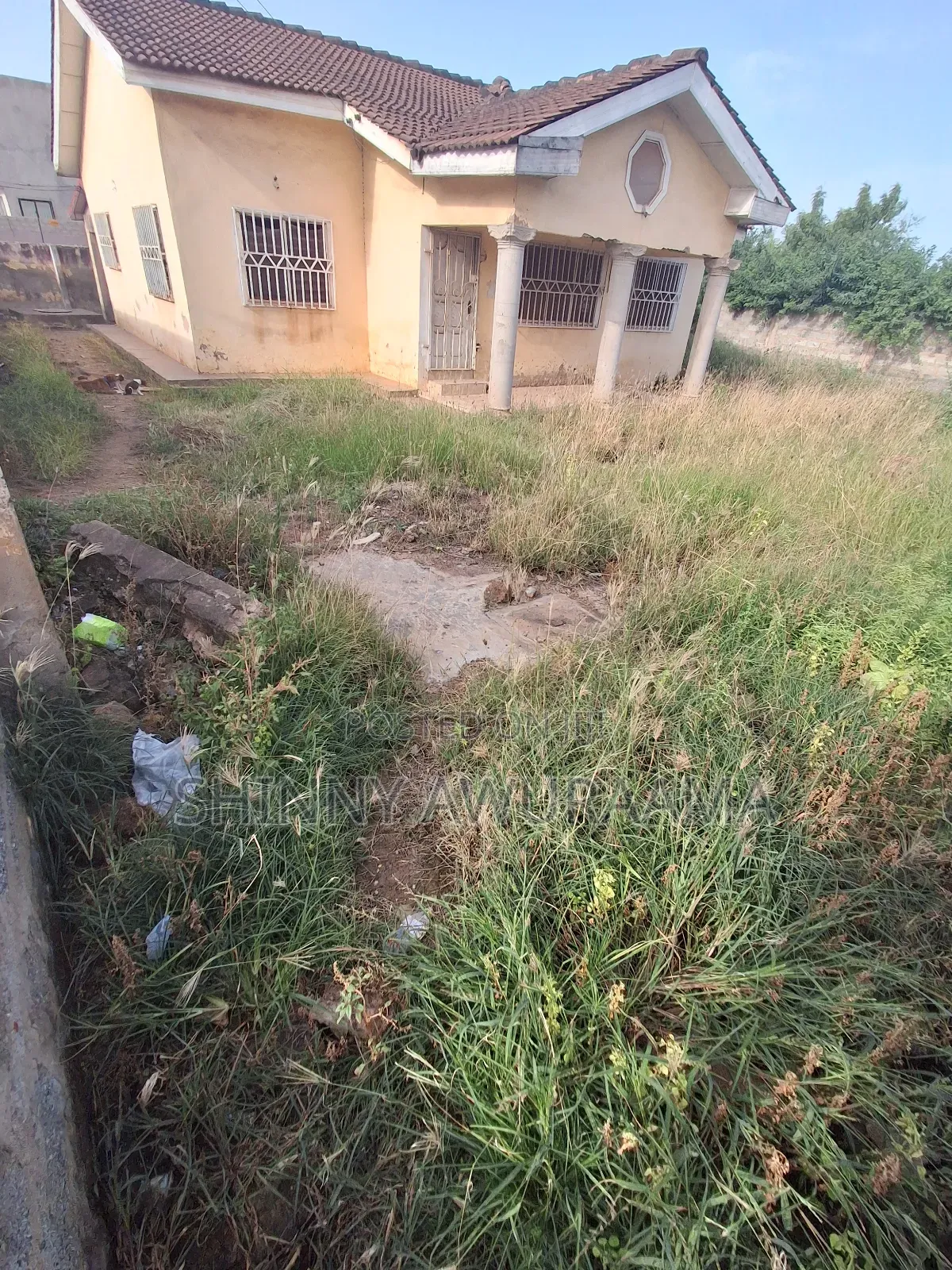 Estate Land in School Junction for Sale
