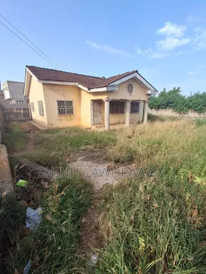 Estate Land in School Junction for Sale