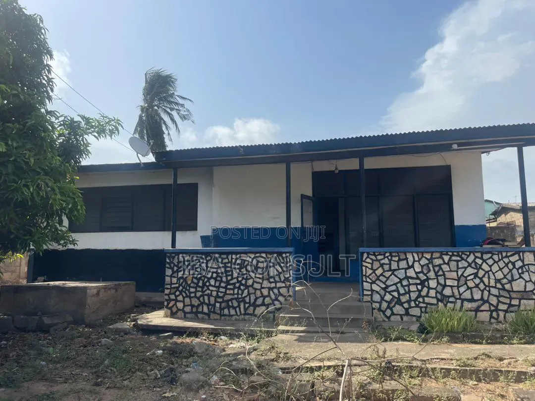 100/100 Plot of Land With Old House on It at Kaneshie for Sale
