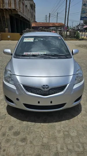 Toyota Belta 2010 Silver