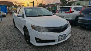 Toyota Camry SE 4dr Sedan (2.5L 4cyl 6A) 2014 White