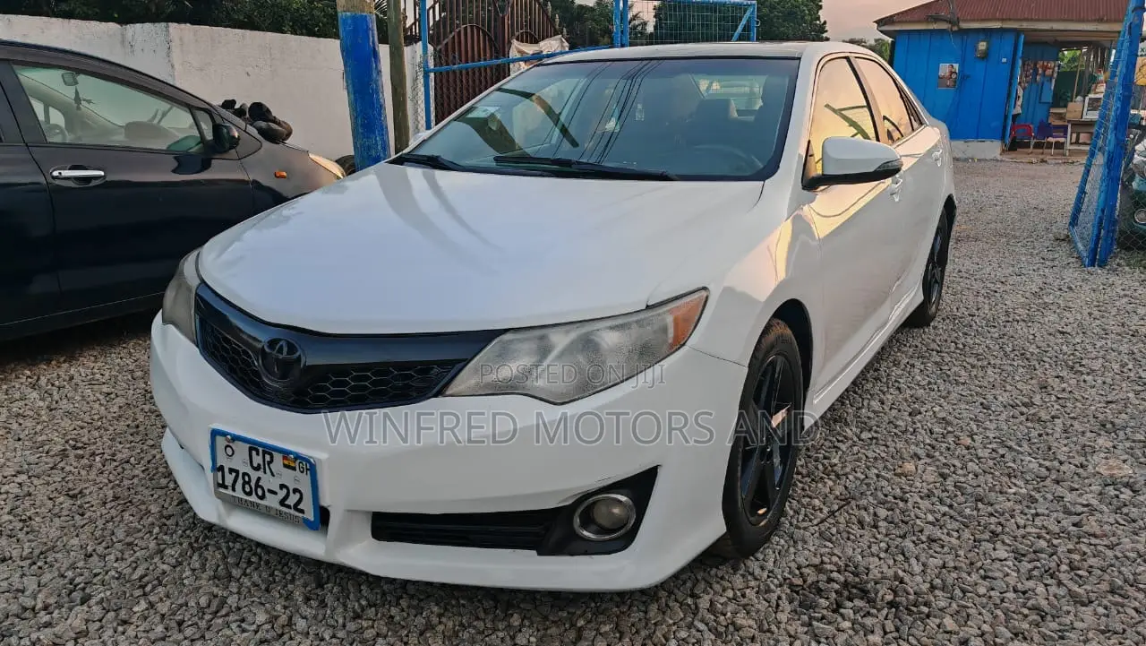 Toyota Camry SE 4dr Sedan (2.5L 4cyl 6A) 2014 White