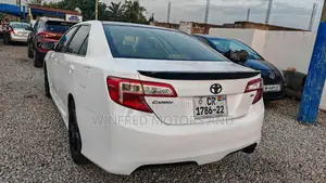 Toyota Camry SE 4dr Sedan (2.5L 4cyl 6A) 2014 White