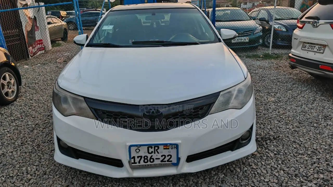 Toyota Camry SE 4dr Sedan (2.5L 4cyl 6A) 2014 White