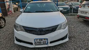 Toyota Camry SE 4dr Sedan (2.5L 4cyl 6A) 2014 White