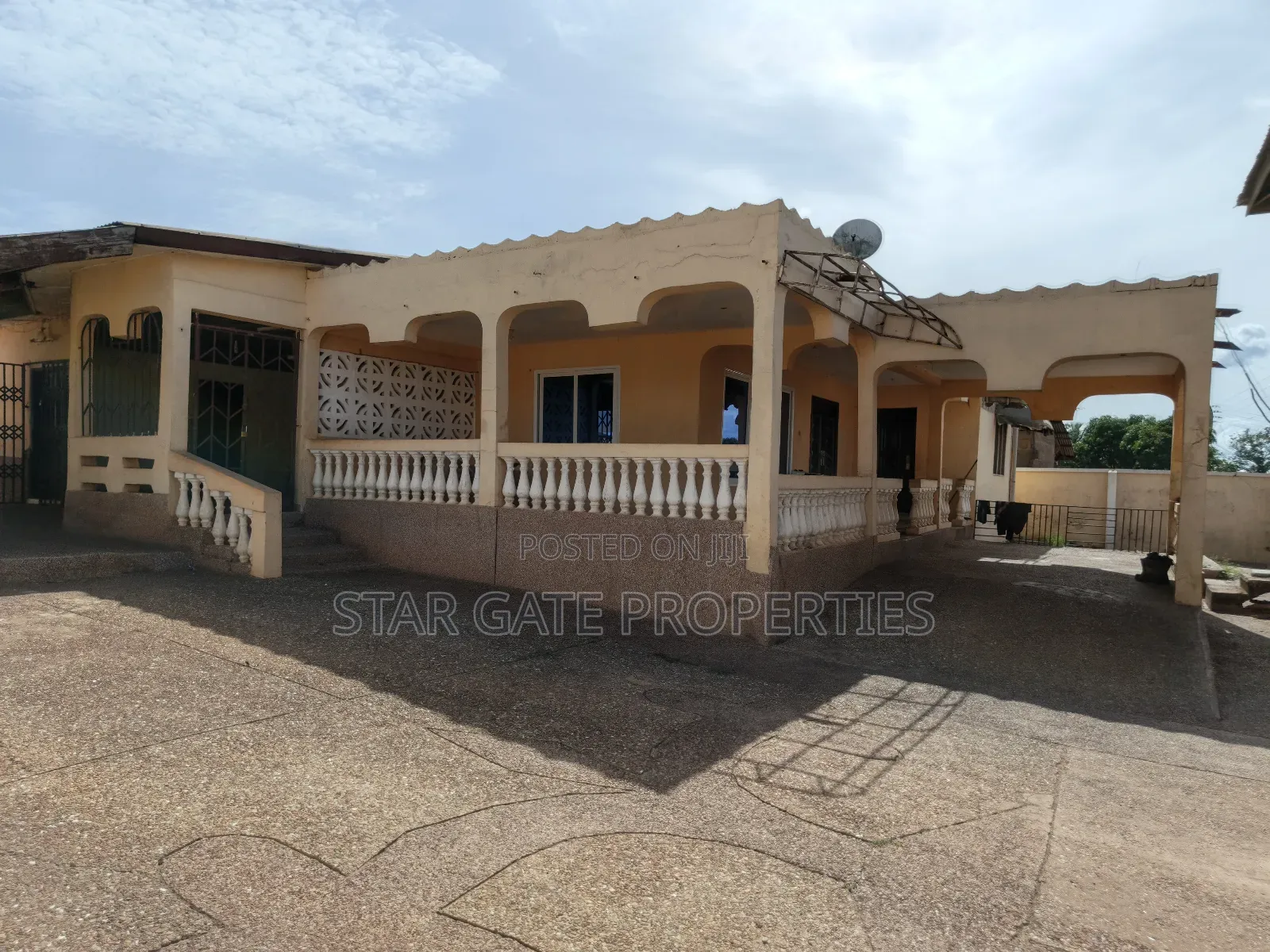 5bdrm House in Abuakwa Taabre ( 4Th, Kumasi Metropolitan for sale