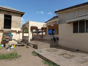 6bdrm House in Abuakwa Mankraso, Atwima Nwabiagya for sale
