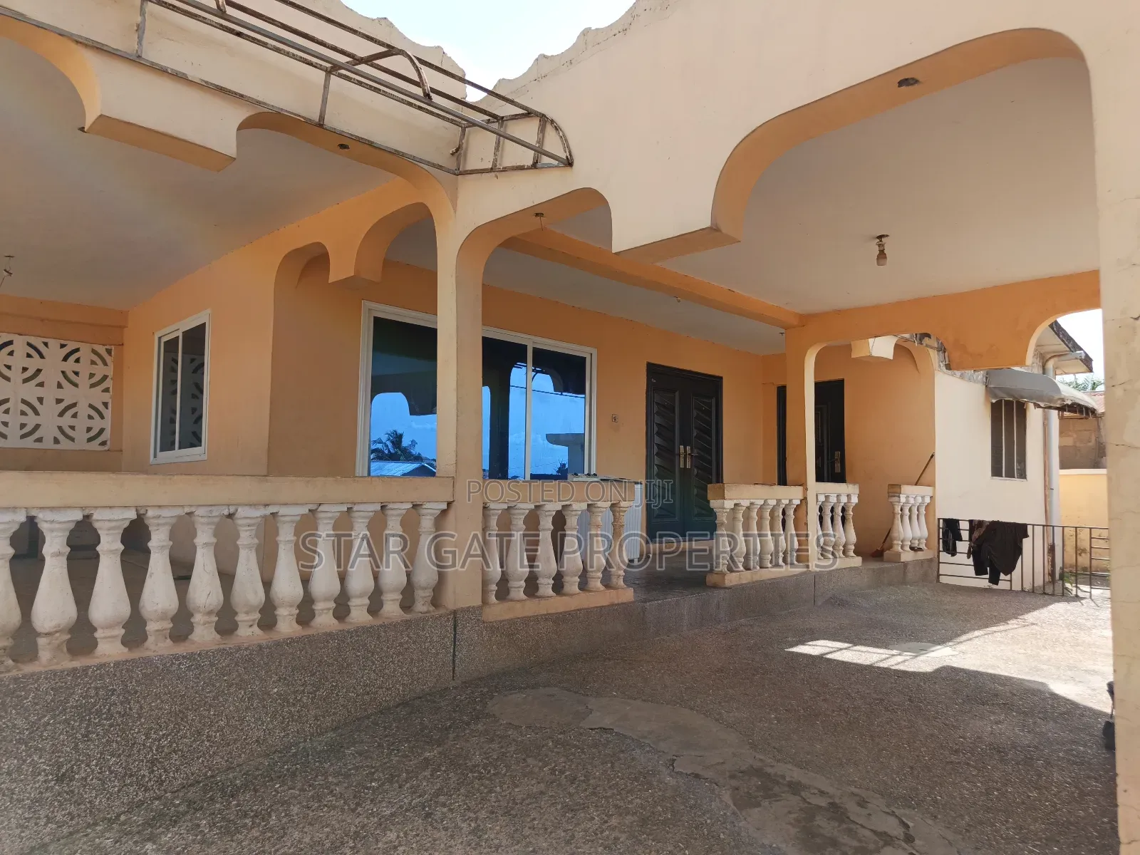 6bdrm House in Abuakwa Mankraso, Atwima Nwabiagya for sale