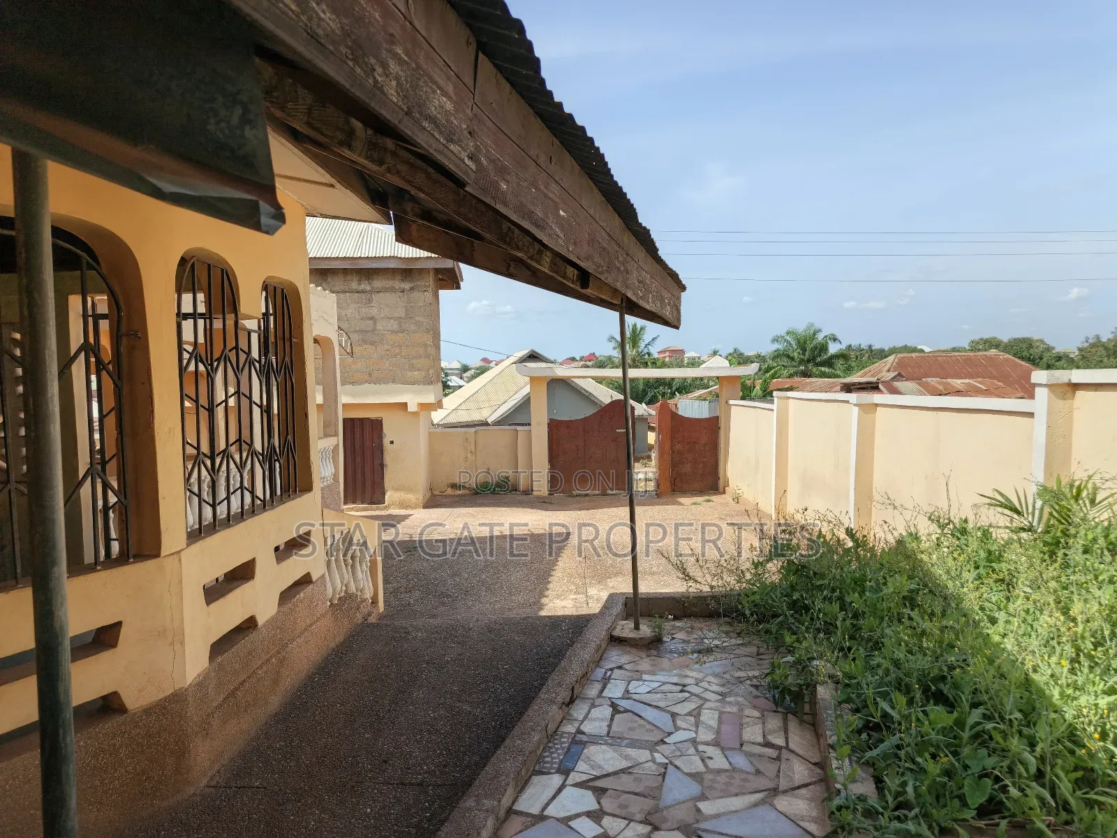 6bdrm House in Abuakwa Mankraso, Atwima Nwabiagya for sale