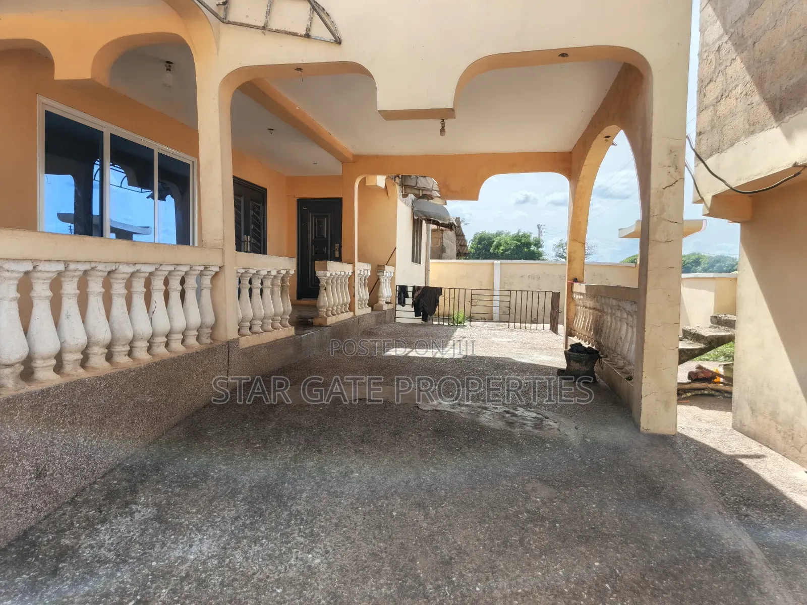 6bdrm House in Abuakwa Mankraso, Atwima Nwabiagya for sale