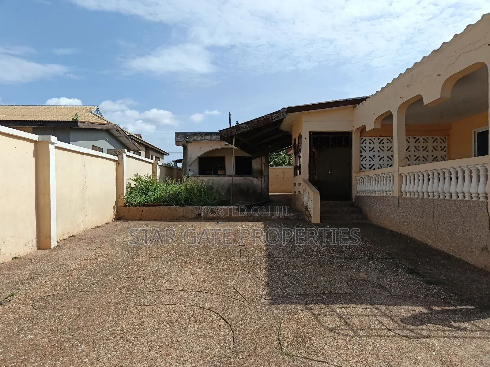 6bdrm House in Abuakwa Mankraso, Atwima Nwabiagya for sale