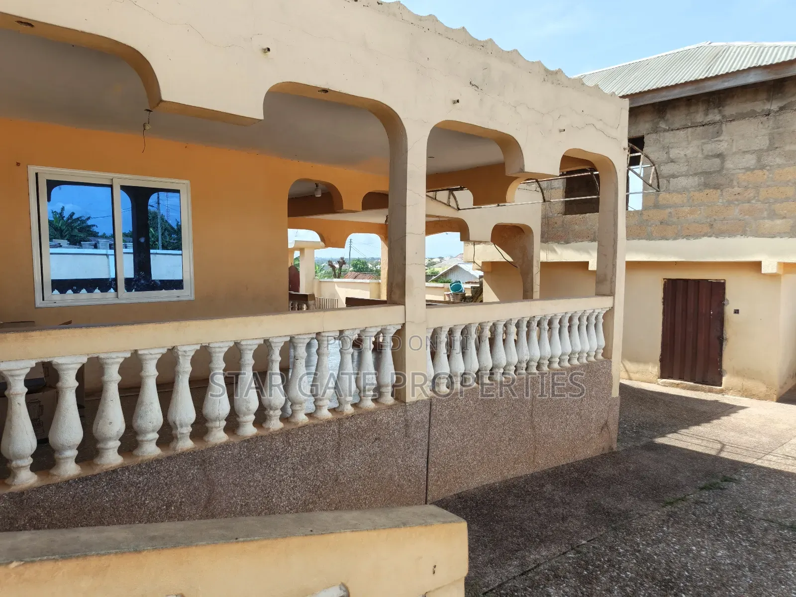 6bdrm House in Abuakwa Mankraso, Atwima Nwabiagya for sale