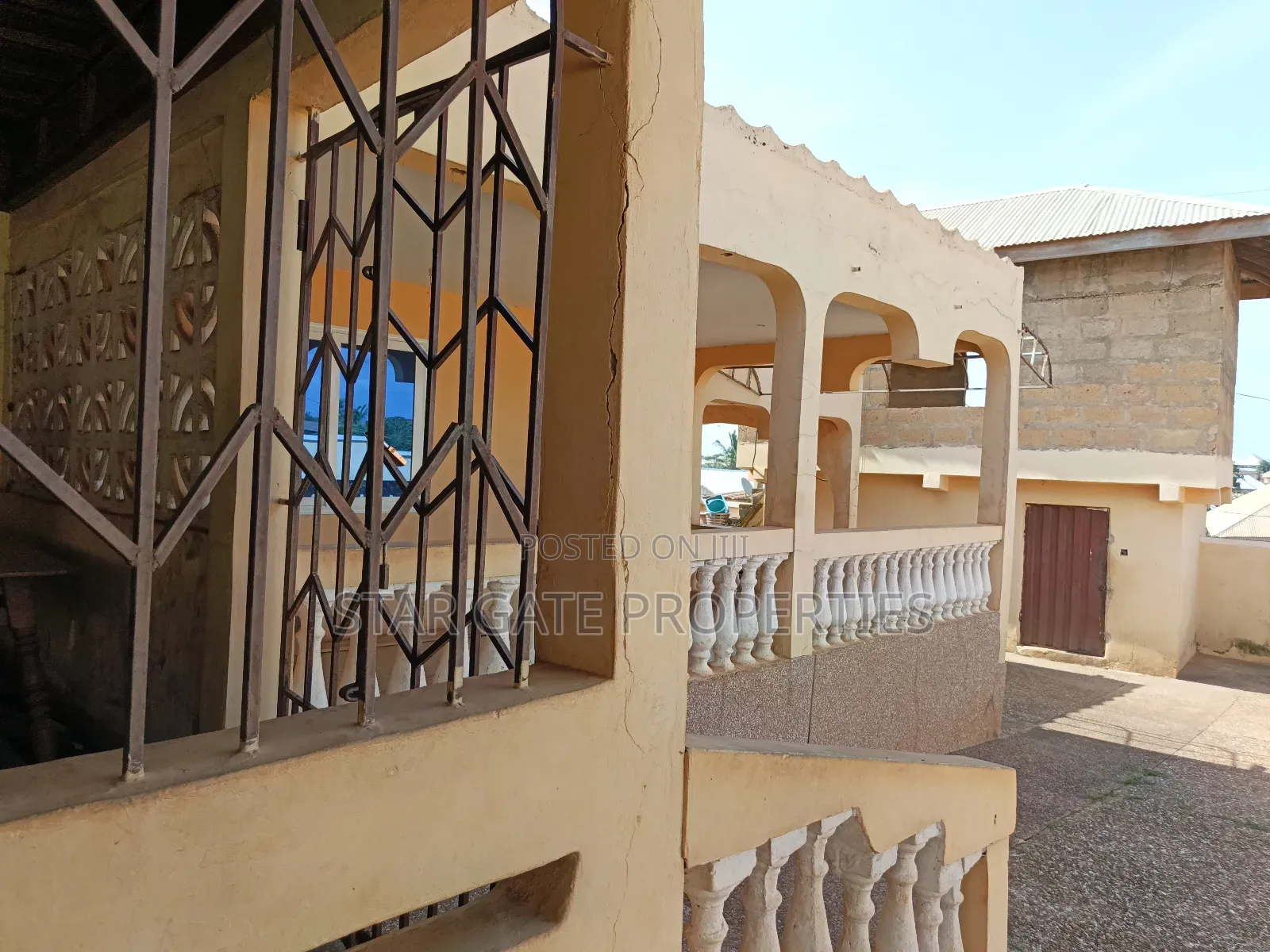 6bdrm House in Abuakwa Mankraso, Atwima Nwabiagya for sale