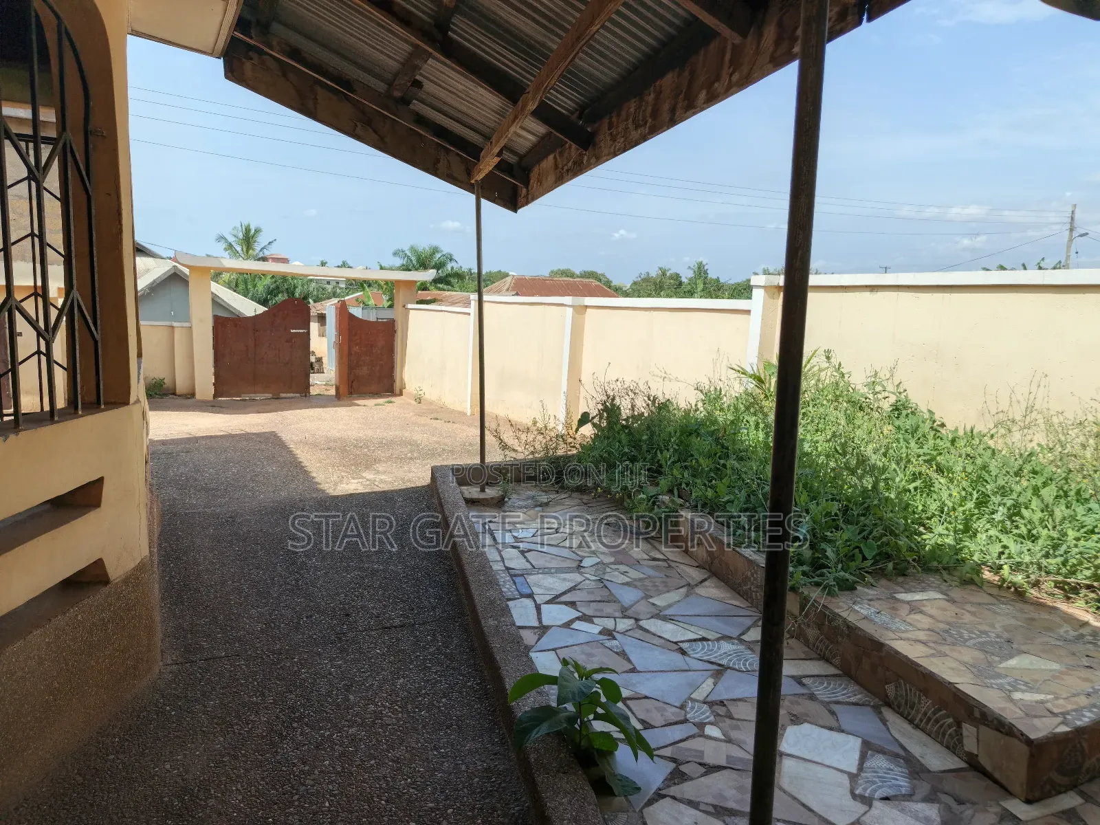 6bdrm House in Abuakwa Mankraso, Atwima Nwabiagya for sale