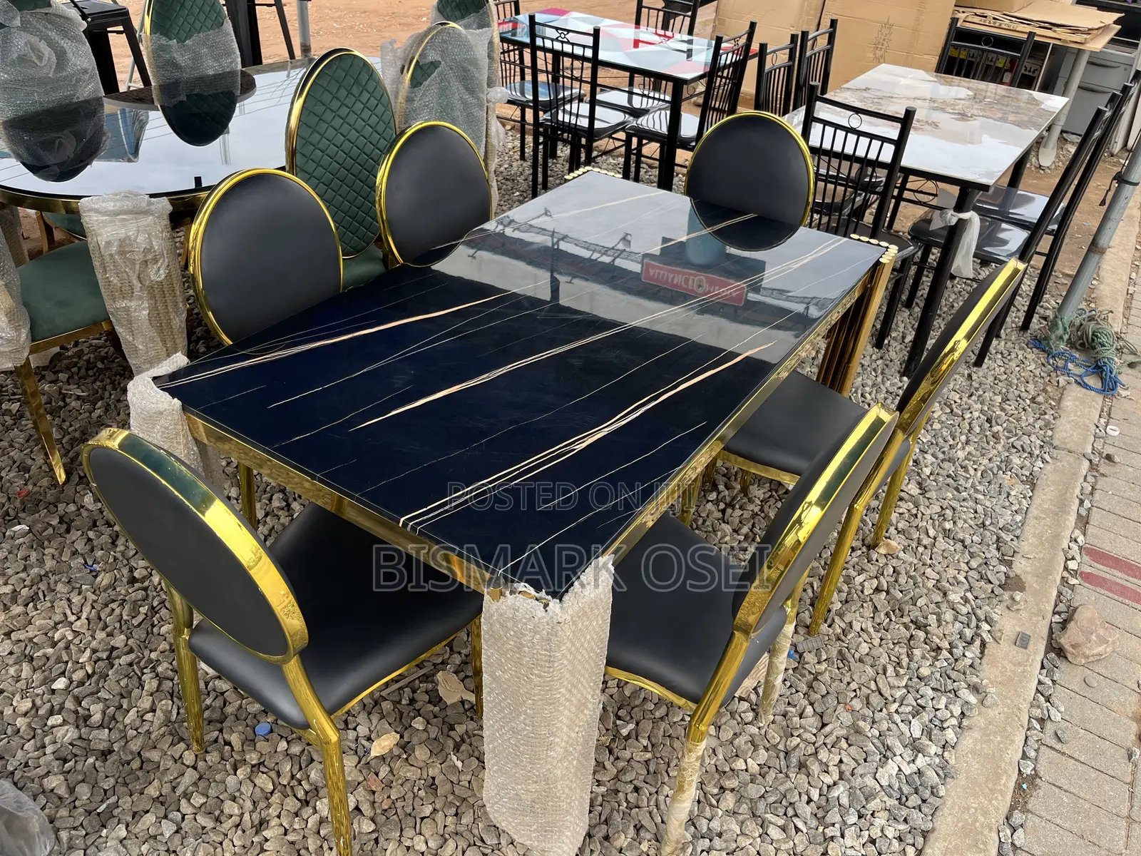 Beautiful 6 Seater Dining Table, With a Golden Designs