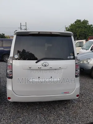 Toyota Voxy 2011 White