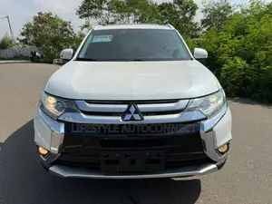 Mitsubishi Outlander 2018 White