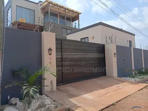 8bdrm Villa in Lake Side Estate for sale