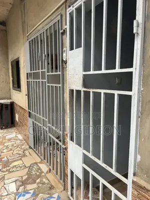 1bdrm Room & Parlour in Canada, Olebu for rent