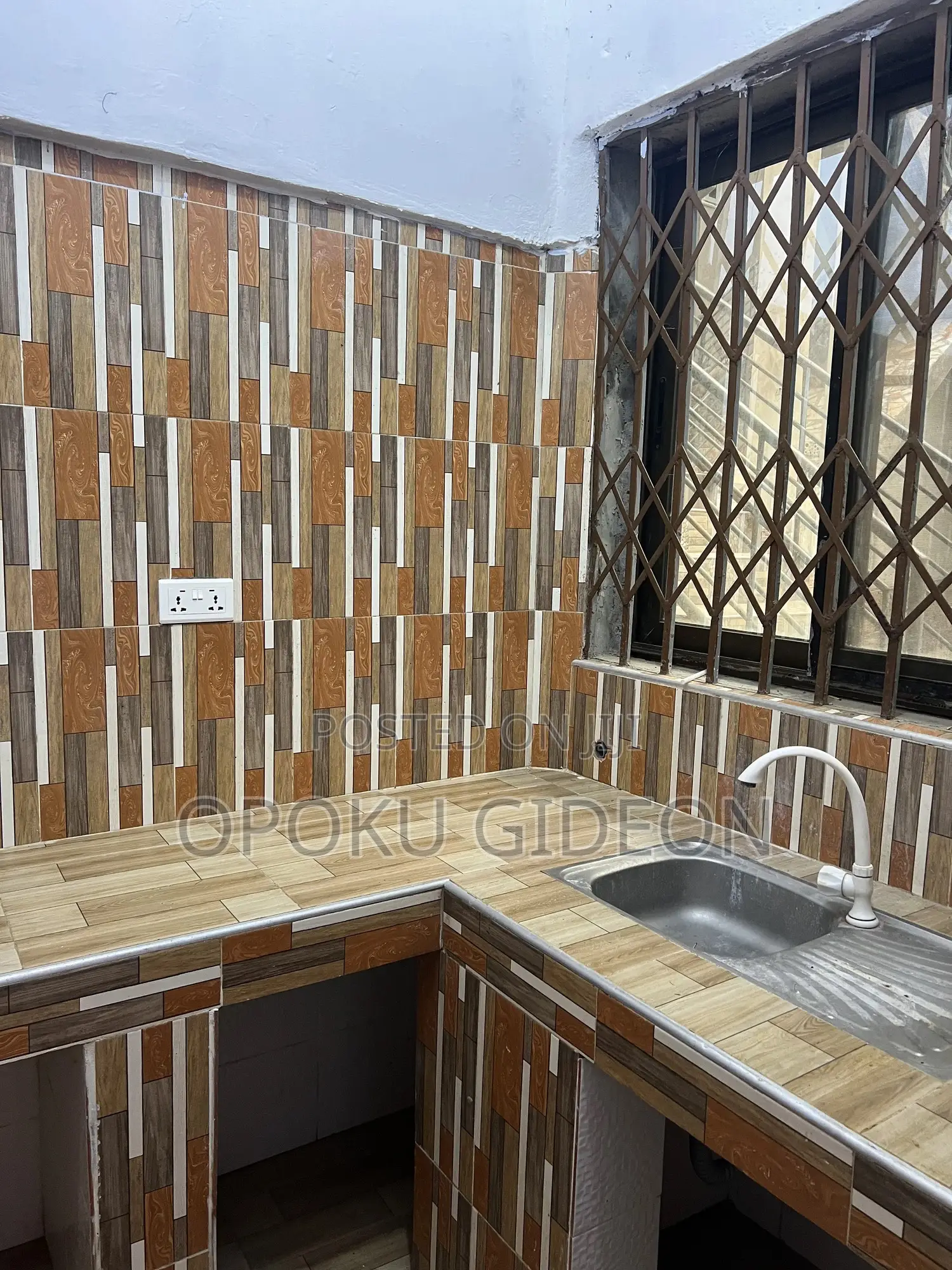 1bdrm Room & Parlour in Canada, Olebu for rent
