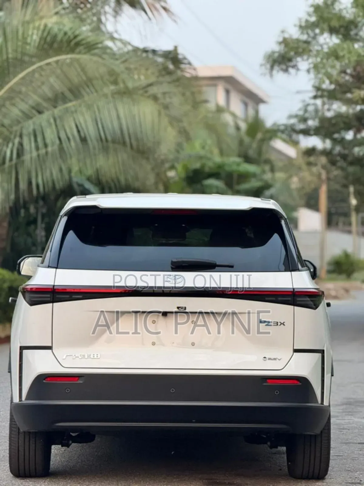 Toyota bZ4X XLE AWD 2025 White