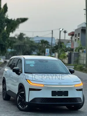 Toyota bZ4X XLE AWD 2025 White