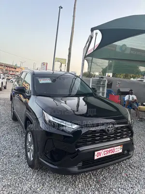 Toyota RAV4 XLE 2025 Black
