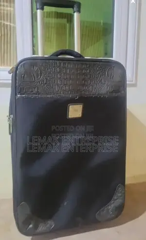 Traveling Bag / Suitcase Studio Black Medium