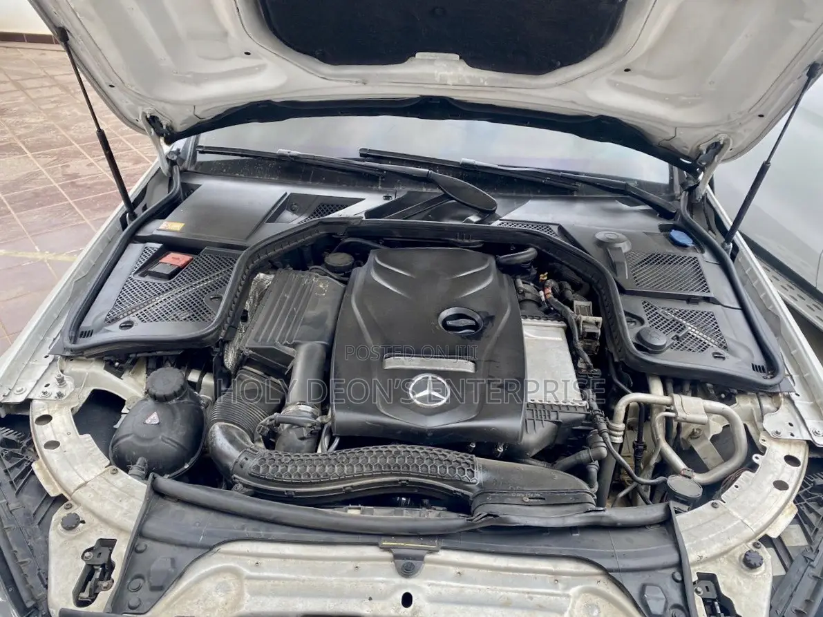 Mercedes-Benz C300 2020 White