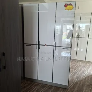 Glossy 3 Door Double Wardrobe 120x55x200cm