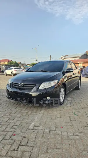 Toyota Corolla Base 4dr Sedan (1.8L 4cyl 5M) 2010 Black