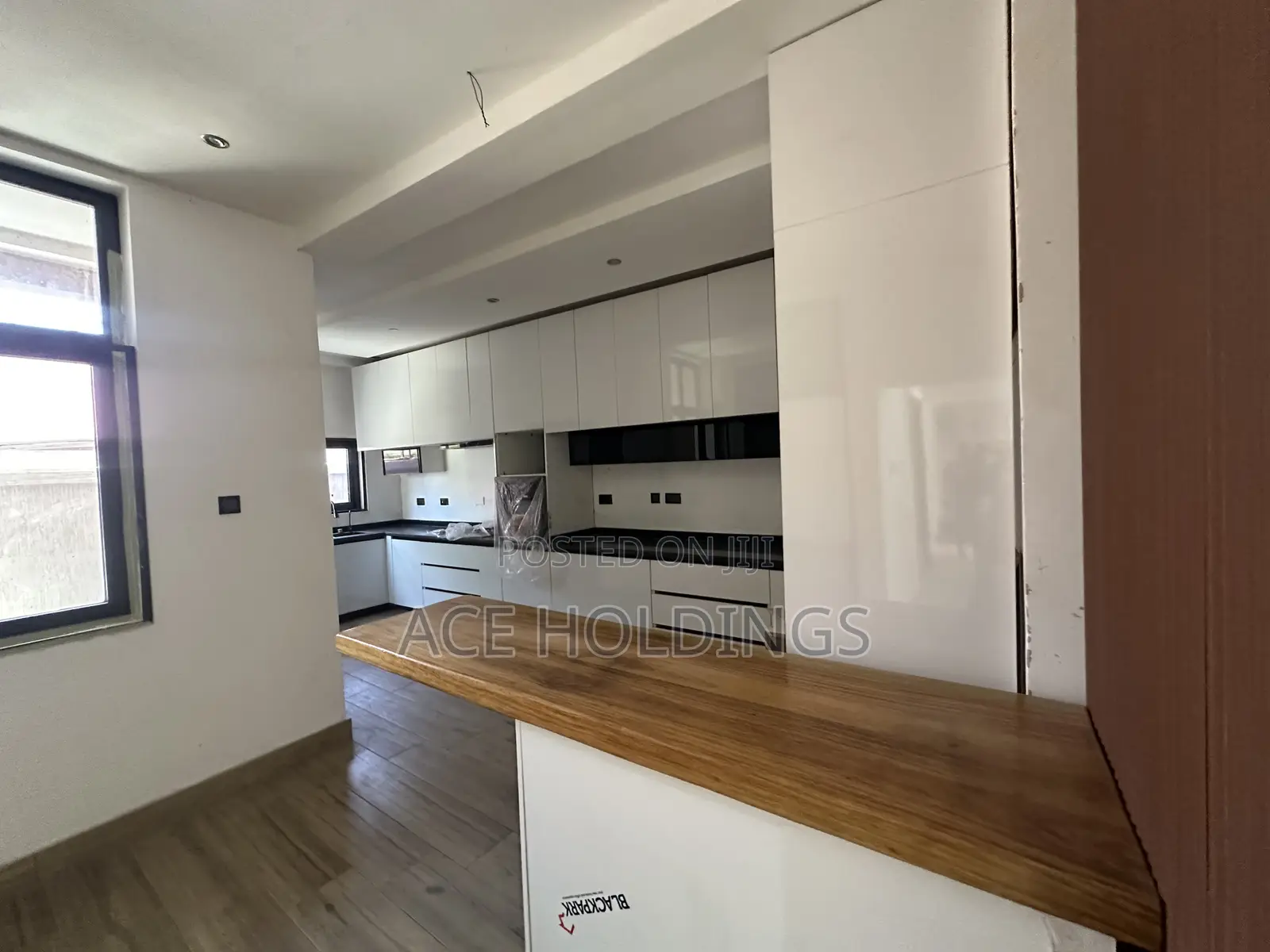 4bdrm Mansion in Trasacco, East Legon for rent
