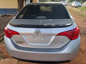 Toyota Corolla SE (1.8L 4cyl 2A) 2018 Silver