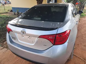 Toyota Corolla SE (1.8L 4cyl 2A) 2018 Silver