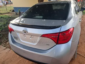Toyota Corolla SE (1.8L 4cyl 2A) 2018 Silver