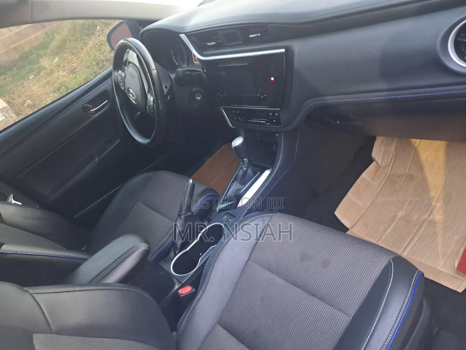 Toyota Corolla SE (1.8L 4cyl 2A) 2018 Silver